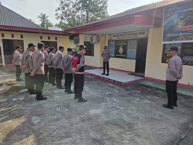 
 Polsek Mare Polres Bone Gelar Apel Pagi, Cek Kehadiran dan Kesiapan Personel