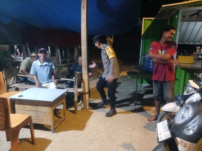 
 ‎Bhabinkamtibmas Polsek Cenrana Lakukan Patroli Dialogis Di Desa Binaannya