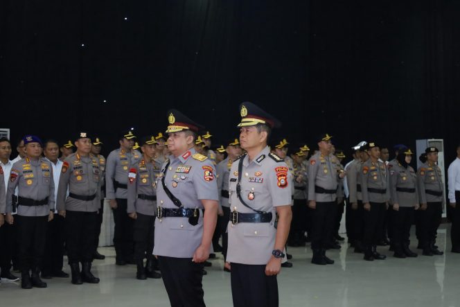
 Kapolda Sulsel Pimpin Upacara Serah Terima Jabatan dan Kenal Pamit Irwasda Polda Sulsel