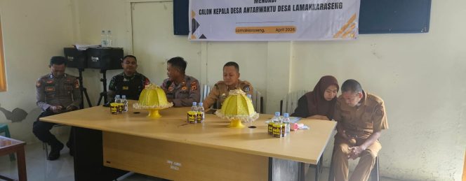 
 Kapolsek dan Camat Ulaweng Hadir Pada Penetapan Bakal Calon Menjadi Calon Kepala Desa Antarwaktu