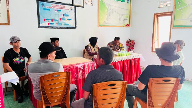 
 Bhabinkamtibmas Polsek Mare Ikut Musyawarah Desa Mattirowalie Bentuk Panitia Pilkades PAW, Berlangsung Aman dan Kondusif