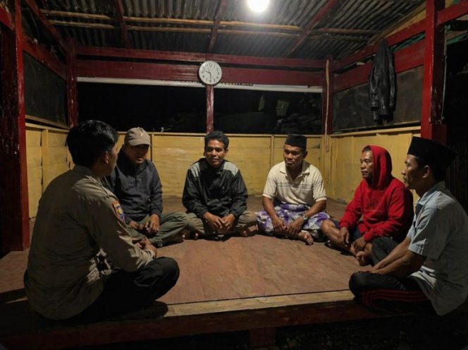 
 ‎Bhabinkamtibmas Berikan Himbauan Kepada Masyarakat Dalam Menjaga Keamanan Lingkungan