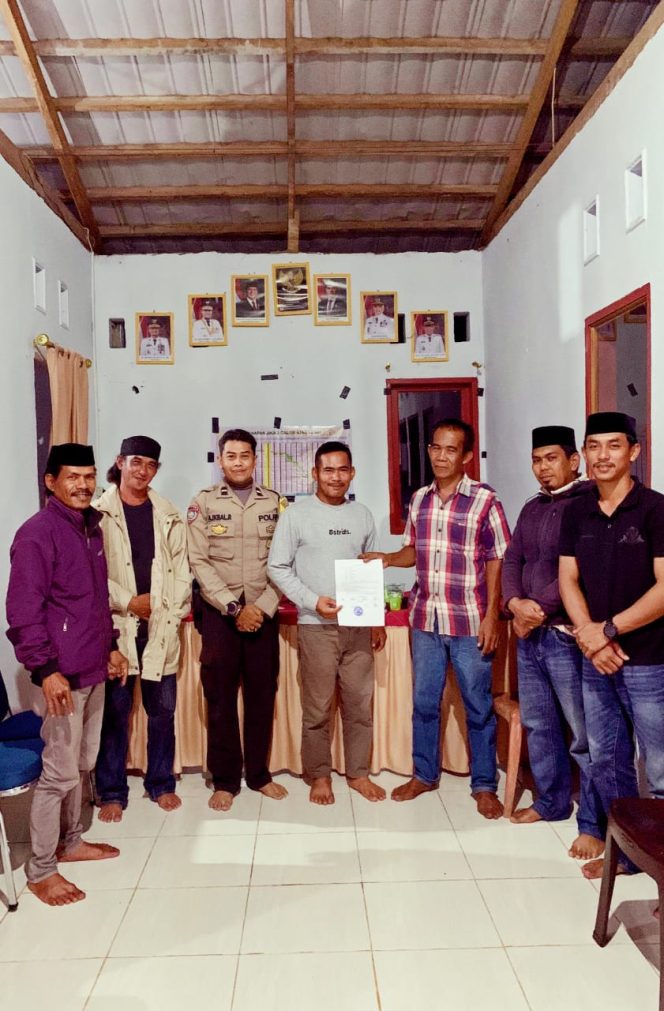 
 Sigap, bhabinkamtibmas Polsek Ponre berhasil menyelesaikan perselisihan warga desa Binaannya melalui problem solving