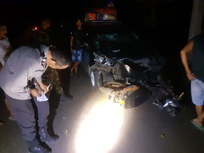 
 Polsek Ulaweng Datangi TKP Laka Lantas Mobil vs Sepeda Motor