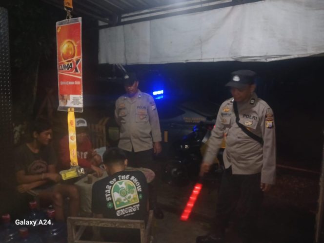 
 ‎Pastikan Kamtibmas Kondusif, Personel Polsek Palakka Laksanakan Patroli Biru  ‎
