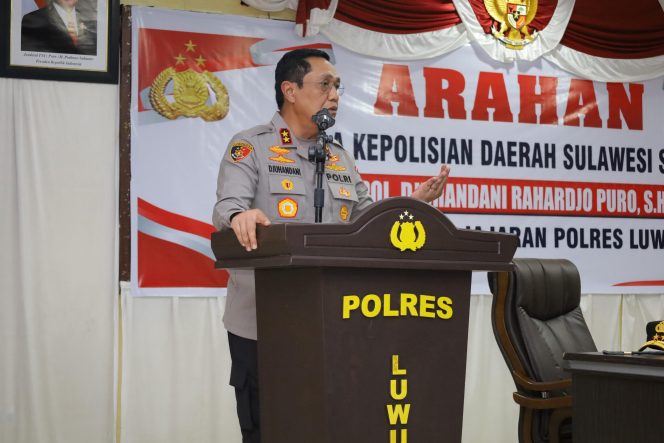 
 Kapolda Sulsel Berikan Pengarahan kepada Personel Polres Luwu Utara, Tekankan Profesionalitas dan Disiplin Anggota