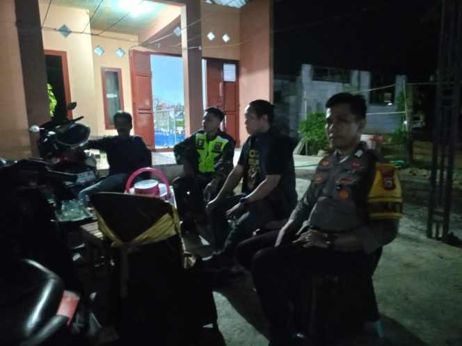 
 Polsek Awangpone Laksanakan Pengamanan Pesta Pernikahan di Desa Pacing