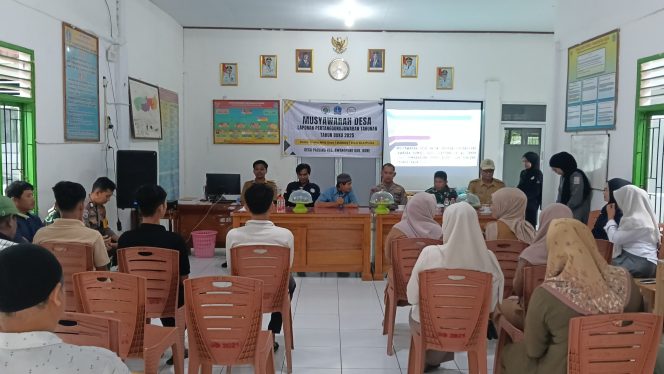 
 Kapolsek Awangpone Hadiri Musyawarah Desa Pertanggungjawaban BUMDes Bulo Silappana Desa Pacing