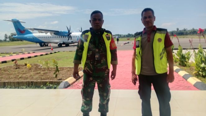 
 Polsek Awangpone Pemantauan Keberangkatan Pesawat di Bandara Arung Palakka Bone menuju Bandara Internasional Sultan Hasanuddin Makassar