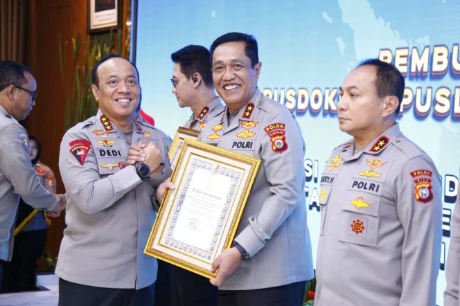 
 Kapolda Sulsel terima Penghargaan IKPA T.A 2025 Peringkat I dari Kapolri, wujud komitmen pengelolaan anggaran yang profesional dan akuntabel