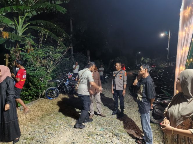 
 ‎Personil Polsek Palakka Laksanakan Pengamanan, Antisipasi Gangguan Kamtibmas di Pesta Pernikahan  ‎