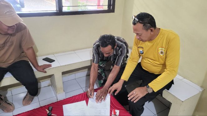 
 IPTU A.SOFYAN WAKA POLSEK  KUNJUGAN DI DESA , POLSEK TONRA,  POLRES BONE