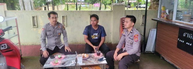 
 Bripka Zaenal   Titip Pesan Kamtibmas Pada Saat kunjugan pos kamling ,Tujuan Keamanan Polsek Tonra ,Polres Bone