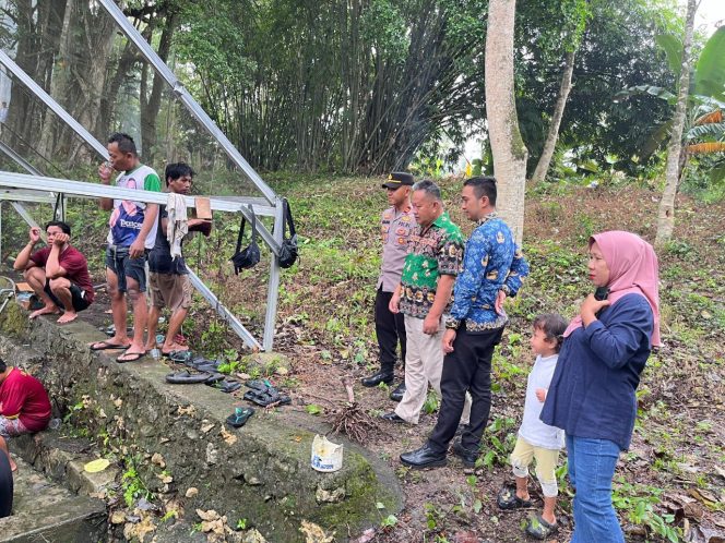
 ‎Kapolsek Palakka Bersama Camat Palakka Hadiri Undangan Matimpa Bubung di Desa Pasippo  ‎