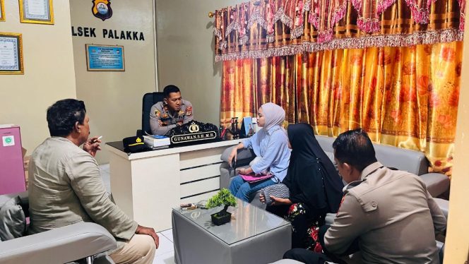 
 ‎Kapolsek Palakka Lakukan Mediasi Warga Berseteru, Wujudkan Solusi Damai dan Berkeadilan  ‎