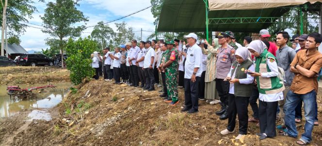 
 Percepatan Tanam Padi Program 10.000 Hektar Digelar di Corawali, Gunakan Teknologi Drone