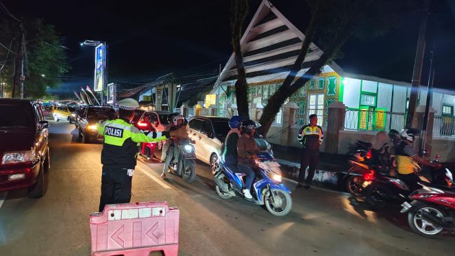 
 Lancarkan Arus Lalulintas di Kegiatan HJB Ke 696, Polantas Bone Laksanakan Pengaturan