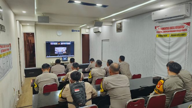 
 Sat Binmas Polres Bone Ikuti Zoom Anev Bhabinkamtibmas dari Korbinmas Mabes Polri