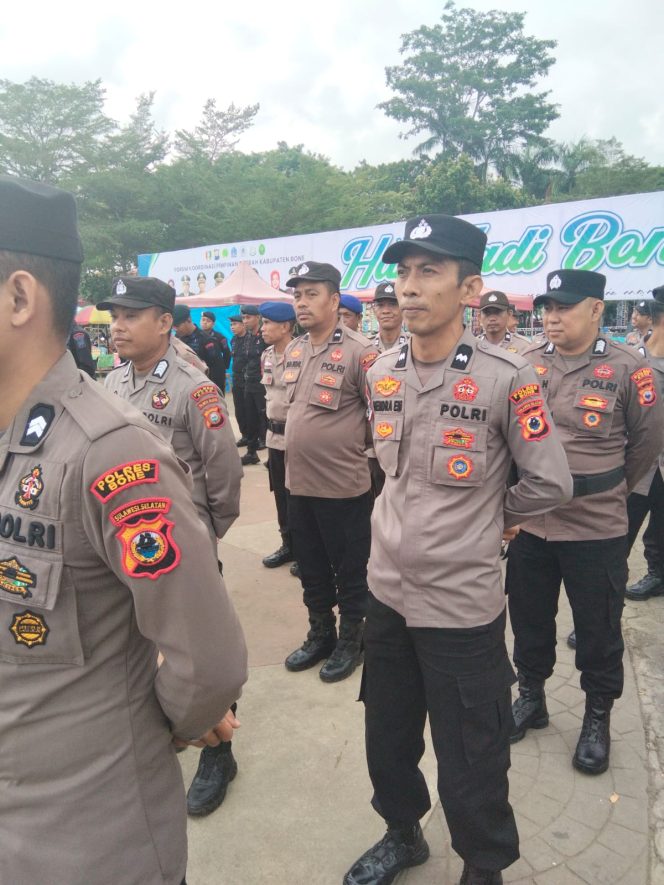 
 Personel Polsek Barebbo Di Turunkan Dalam.Pengamanan Hari Jadi Bone ke-696 di Lapangan Merdeka