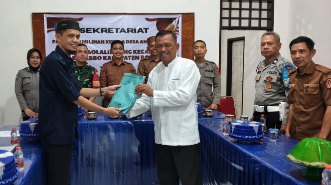 
 Pendaftaran Calon Kades PAW Desa Kajaolaliddong, Wakapolsek Barebbo Hadiri dan Pastikan Situasi Kondusif