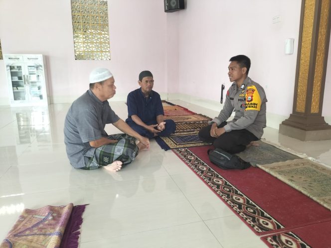 
 Bhabinkamtibmas Polsek Barebbo Intensifkan Sambang Warga di Dusun Teko-Teko