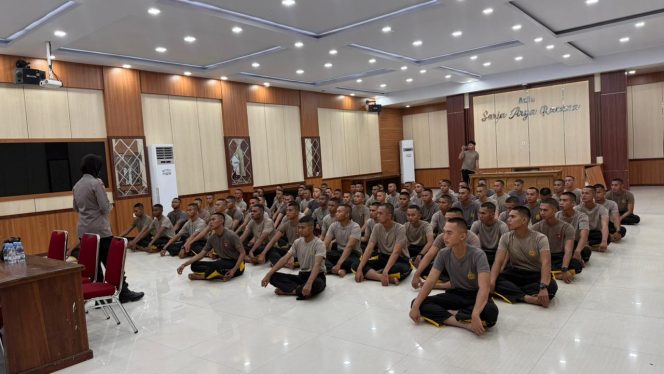 
 Personel Sat Binmas Polres Bone Berikan Bimbingan Konseling kepada Siswa Latja Bintara Brimob T.A. 2026