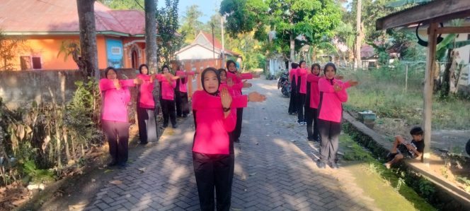 
 Ibu-Ibu Bhayangkari Ranting Polsek Barebbo Gelar Senam Bersama untuk Jaga Kebugaran dan Pererat Silaturahmi