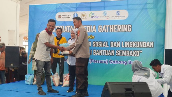 
 Kasat Binmas Polres Bone Hadiri Kegiatan Media Gathering dan Program ASDP Peduli Bantuan Sembako