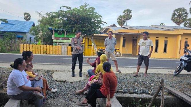 
 Bripka Andi Rusman Aktif Jaga Keamanan Lingkungan Lewat Sambang di Maccili