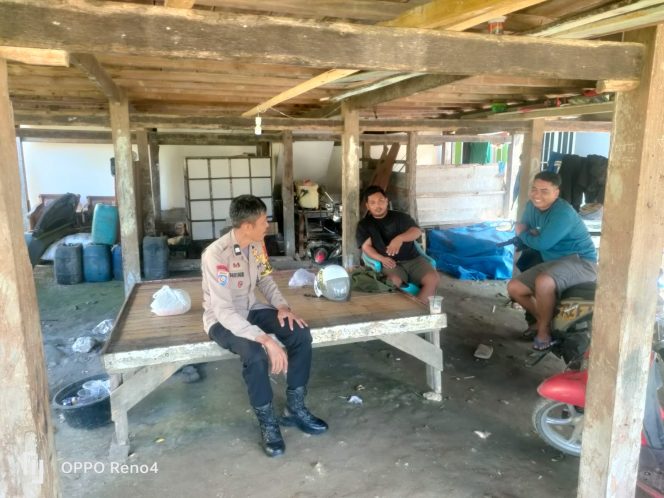 
 Sambang DDS di Kelurahan Bajoe, Aiptu Baso Halim Perkuat Kedekatan Polisi dan Masyarakat