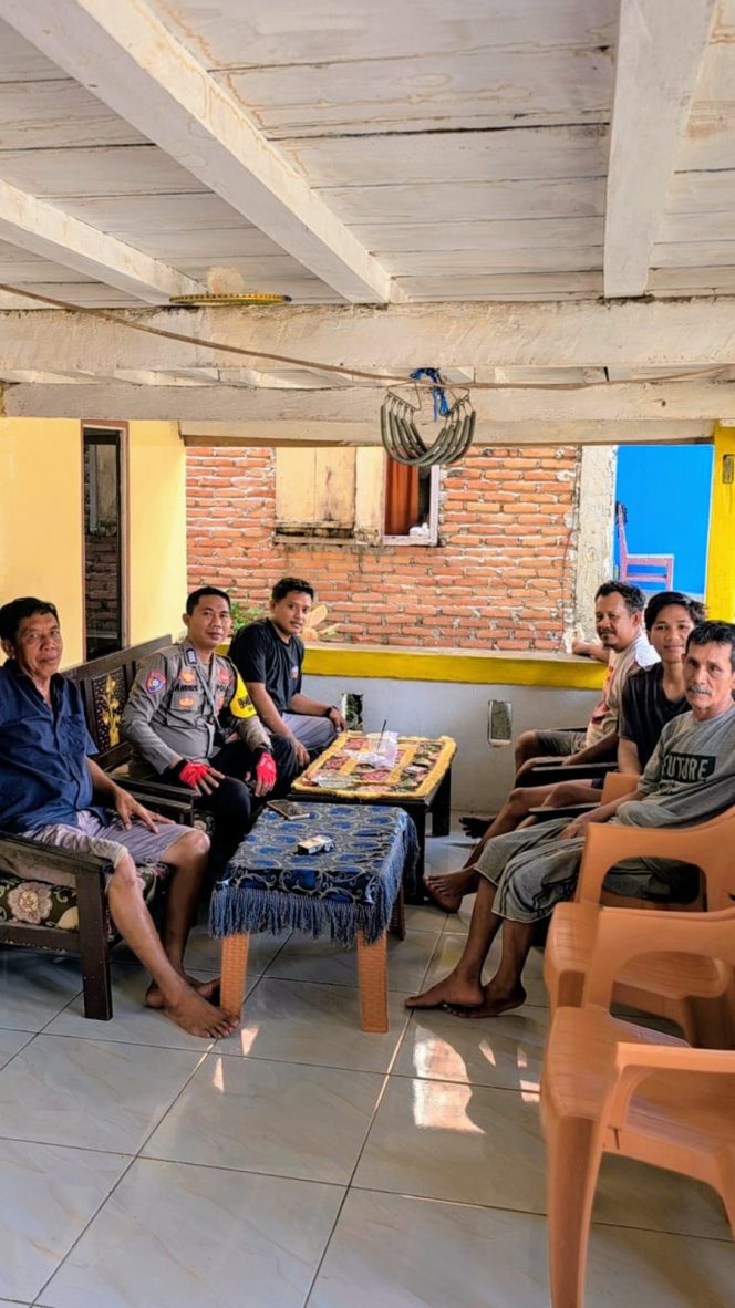 
 Wujudkan Lingkungan Aman, Bhabinkamtibmas Gencarkan Sambang dan Dialog Kamtibmas