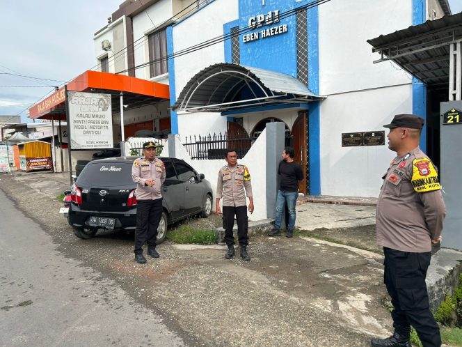 
 Polri Hadir Berikan Rasa Aman pada Ibadah Jumat Agung Jemaat Gereja Eben Haizer