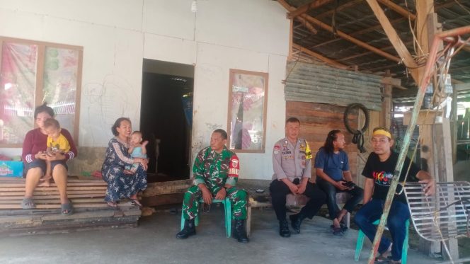 
 Bhabinkamtibmas Polsek Tanete Riattang Bripka Muh Tachdir Sambangi Warga dan Sampaikan Pesan Kamtibmas