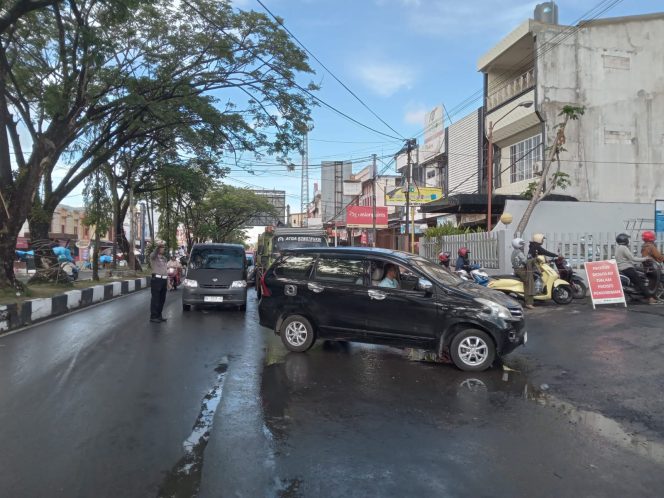 
 Antisipasi Kemacetan, Unit Lantas Polsek Tanete Riattang Turun di Spbu