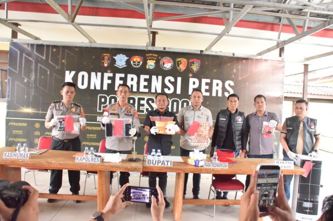 
 Satresnarkoba Polres Bone Ungkap Kasus Sabu Hampir 500 Gram, Dua Pelaku Diamankan