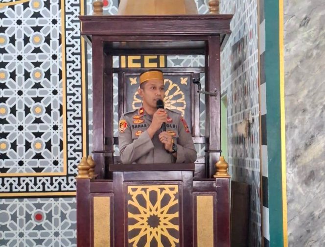 
 Hadir di Tengah-Tengah Masyarakat, Kapolsek Tellu Siattinge Berikan Imbauan Kamtibmas di Desa Ulo