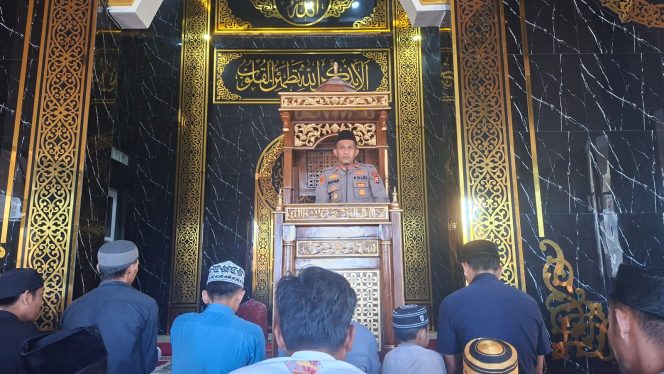 
 Pasca Shalat Jumat Berjamaah, Kapolsek Tellu Siattinge Titip Pesan : Jaga Kamtibmas Bersama