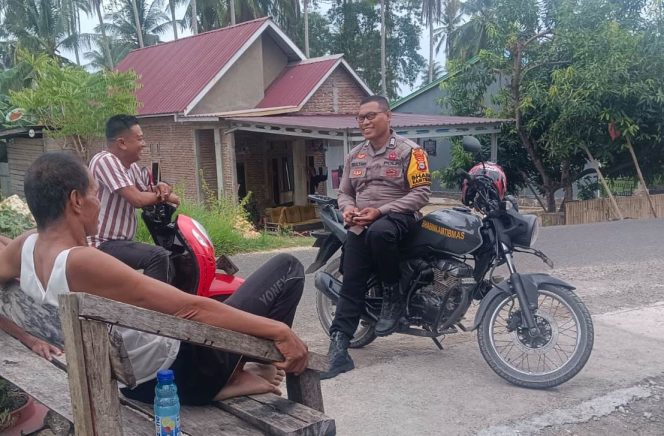 
 Bhabinkamtibmas ini Aktif Melaksanakan Kegiatan Sambang dan Menyapa Setiap Warga di Desa Binaan