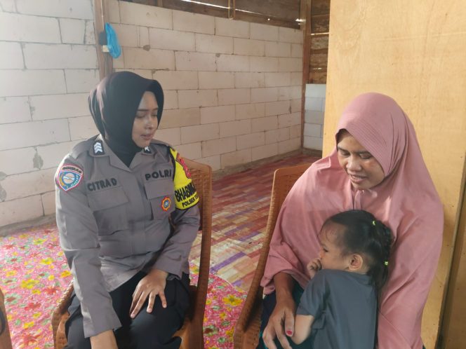 
 Berdialog Bersama Warga, Bhabinkamtibmas ini Bangun Kedekatan Antara Polri dan Masyarakat di Desa Binaannya