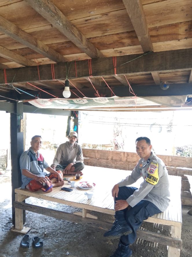 
 Dekat dengan Masyarakat, Aipda A. Masriadi Rutin Sambangi Warga di Wilayah Binaan