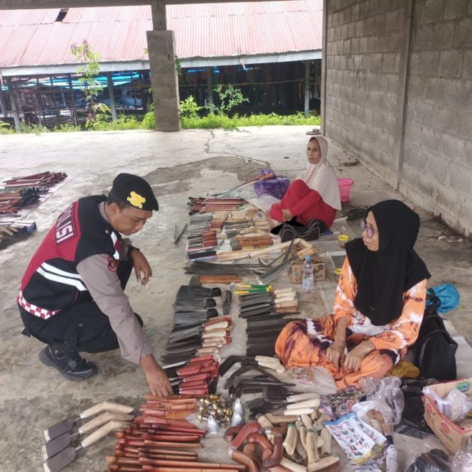 
 Aiptu Ilyas Melaksanakan Patroli Dialogis, Menyapa Warga dan Menjaga Kamtibmas