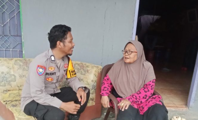 
 Menciptakan Lingkungan yang Aman dan Kondusif, Bhabinkamtibmas Wujudkan Kedekatan Melalui Sambang Desa