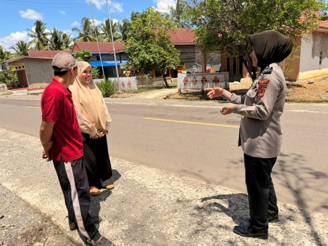 
 Sambang, Berdialog dan Membangun Kedekatan, Cara Polwan ini Bertugas di Wilayah Binaannya