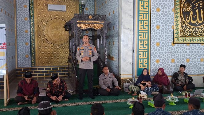 
 Sinergitas Polsek Tellu Siattinge dan KUA Berikan Penyuluhan Bahaya Narkoba di MTs Nurul Aeyin Kampung Baru