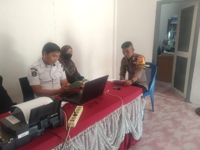 
 Wujudkan Kamtibmas yang Kondusif, Bhabinkamtibmas Sambang dan Berkoordinasi Dengan Pemerintah Desa