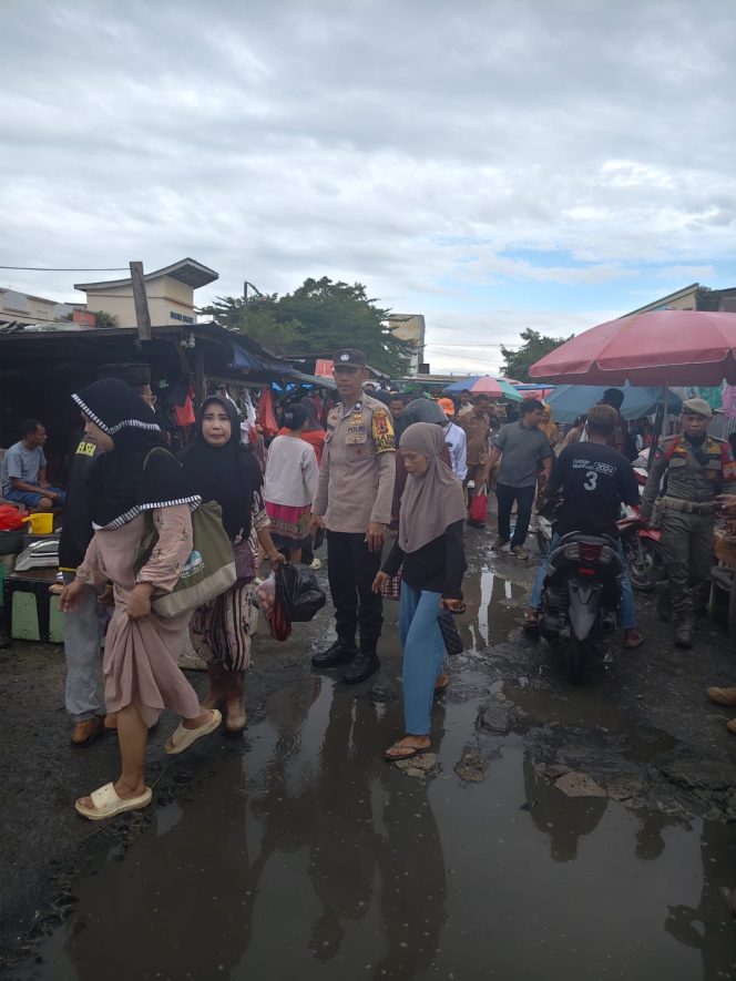 
 Sinergitas Pemerintah dan Polri Terlihat Dalam Pemantauan Harga Kebutuhan Pokok di Pasar Bajoe