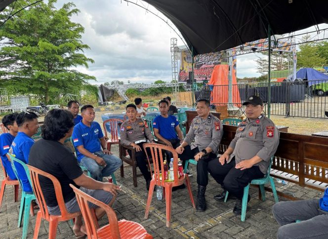 
 Polsek Tanete Riattang Amankan Anniversary Ke-2 Komunitas Sopir Truck Jagung Balap