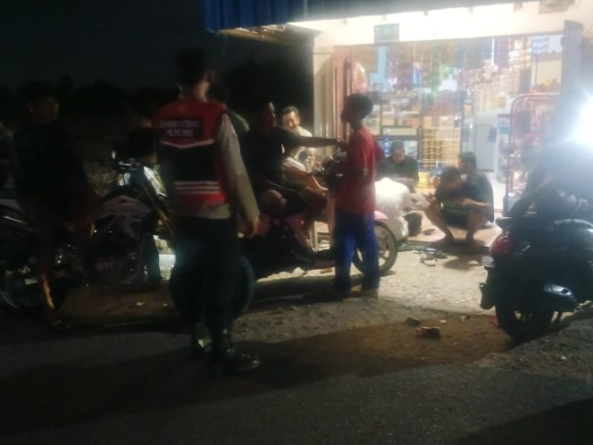 
 ‎Fokus Cegah Gangguan Kamtibmas, Personel Polsek Cenrana Rutin Lakukan Patroli Malam