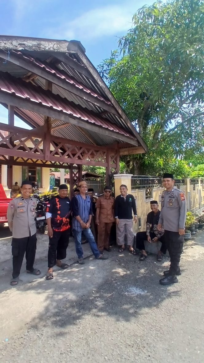 
 Jalin Kedekatan Dengan Tokoh Agama, Polsek Mare Hadir di Tengah Masyarakat Desa Sumaling