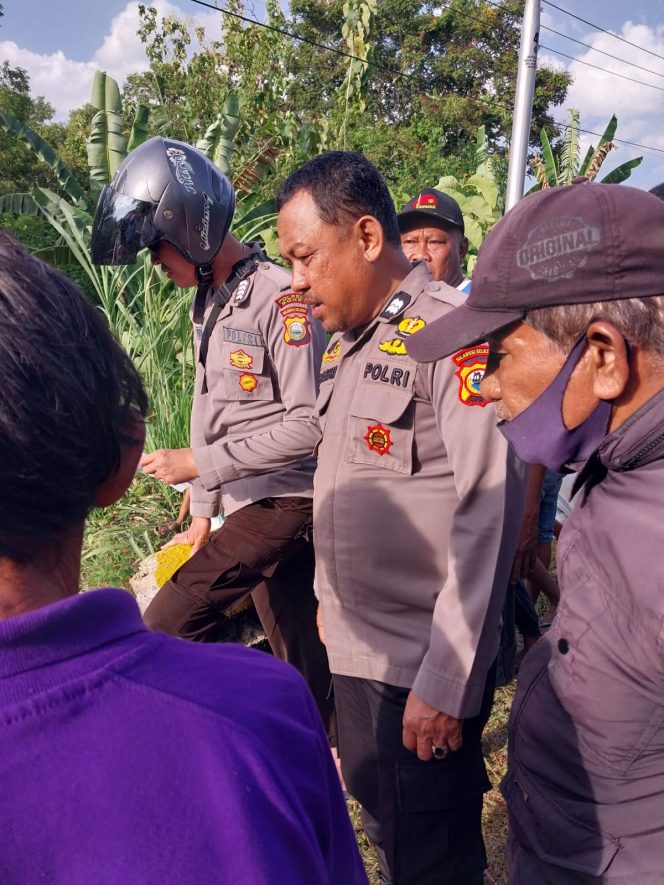 
 Anggota Jaga Polsek Mare Datangi TKP Laka Lantas di Desa Data